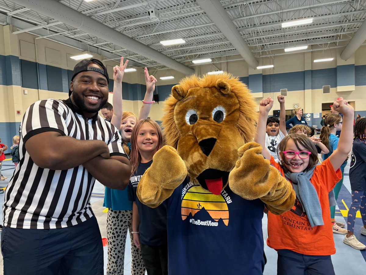 We had a blast yesterday kicking off our @MountainViewFoundation Annual Campaign, the Den Dash!  The school spirit at the Pep Rally was amazing.   Today is a great day to register your student at gofundschools.com/dendash. Mountain View keeps 100% of the funds raised!