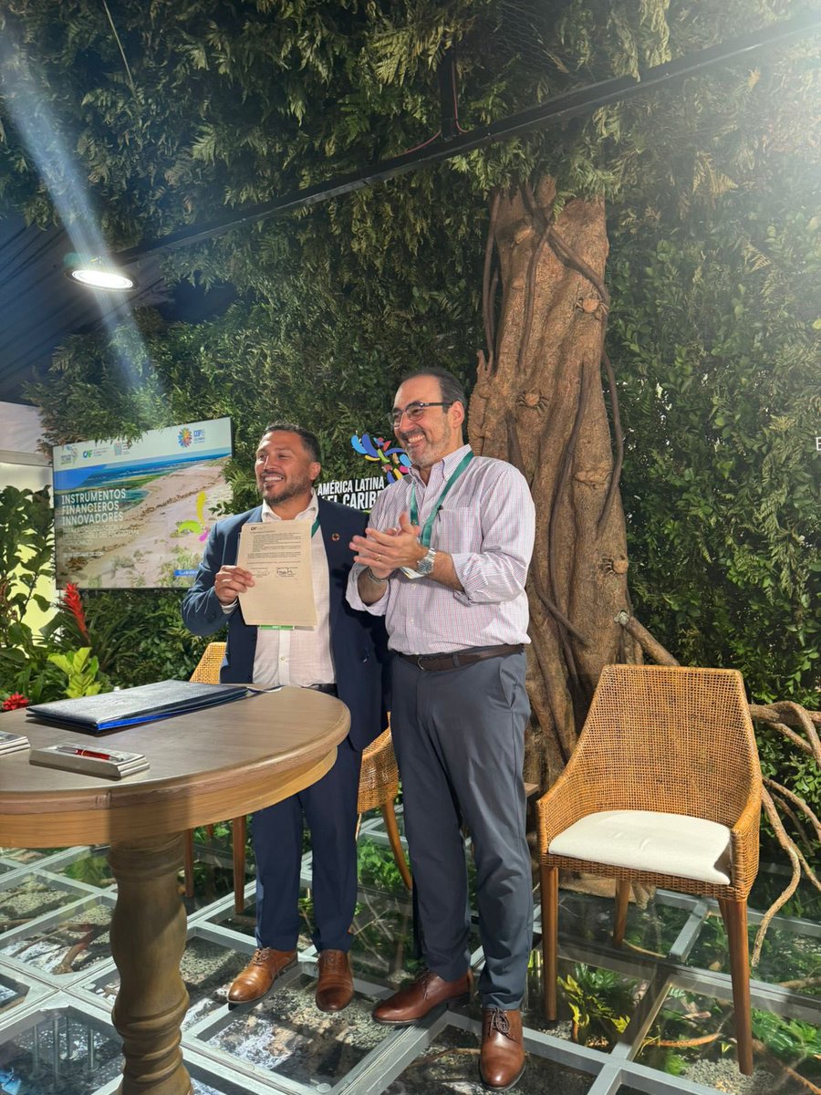 En Cali <a href="/CBD/">Christy Dennison</a> #COP16Cololombia en evento  <a href="/AgendaCAF/">CAF</a> rep. de la comunidad de Raul Marin Balmaceda lanzamos el proyecto sobre creditos de biodiversidad marina en la Patagonia chilena, los primeros del país y quizás del mundo. Un gran desafío que asumimos en @fundacionpatagoniaazul