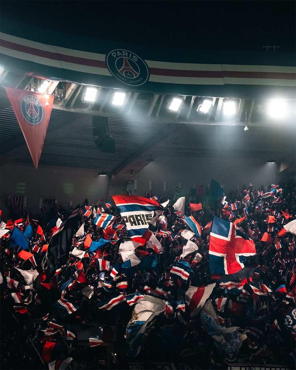 PSG_inside's tweet photo. 🔴🔵

#UCL ✨ https://t.co/h83GY3sEJR