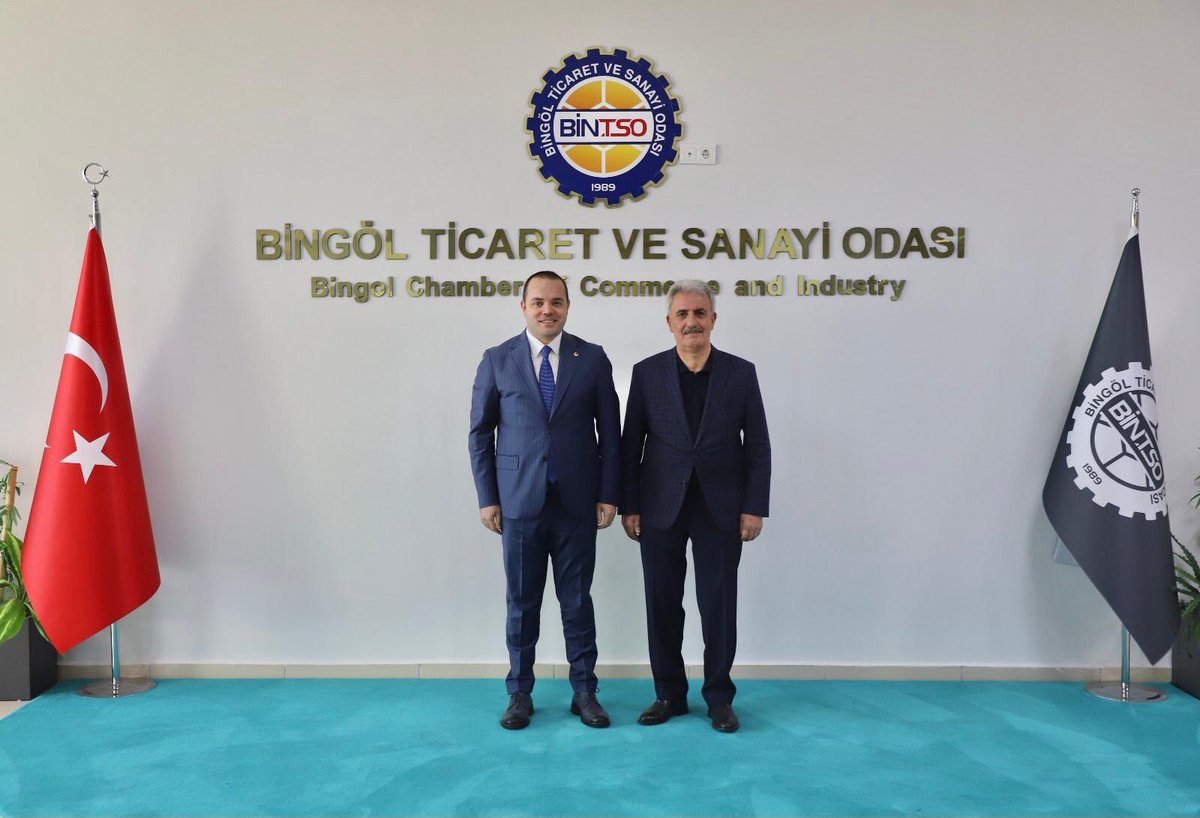 kazim_ataoglu's tweet photo. Bingöl Ticaret ve Sanayi Odası Başkanı Sn Kadir Çintay’ı ziyaret ettik. Henüz kısa bir süre olmasına rağmen ilimiz adına güzel hizmetlere öncülük ettiğini gördük. Başarılarının devamını diler, misafirperverliğine teşekkür ederim. https://t.co/3sa7E6pMl0