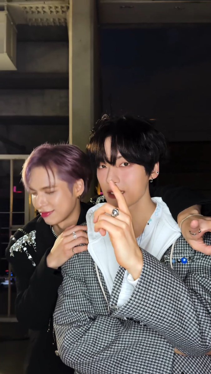 [📹]
CIX BX 선배님과 Would you be my, would you be my girl 🐾 #꾹꾹이댄스 <a href="/CIX_Official/">CIX_Official</a> 

Reels 🔗 instagram.com/reel/DBd7ovBSO…
TikTok 🔗 vt.tiktok.com/ZSjR1K6FS/
Shorts 🔗 youtube.com/shorts/E3vay9j…

#EPEX #이펙스 #CIX #씨아이엑스 #BX #EPEXChallenge #이펙스챌린지 #MyGirl #마이걸