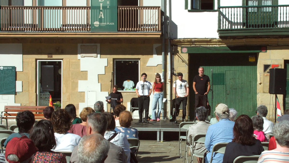 Bertsoei dagokienez Bilboko hitz etzanen jiran bertsotan saioa izango dugu batetik eta Hondarribiko setioaren bostehungarren urteurreneko bertso saioa bestetik. Ez galdu beraz larunbateko programa!