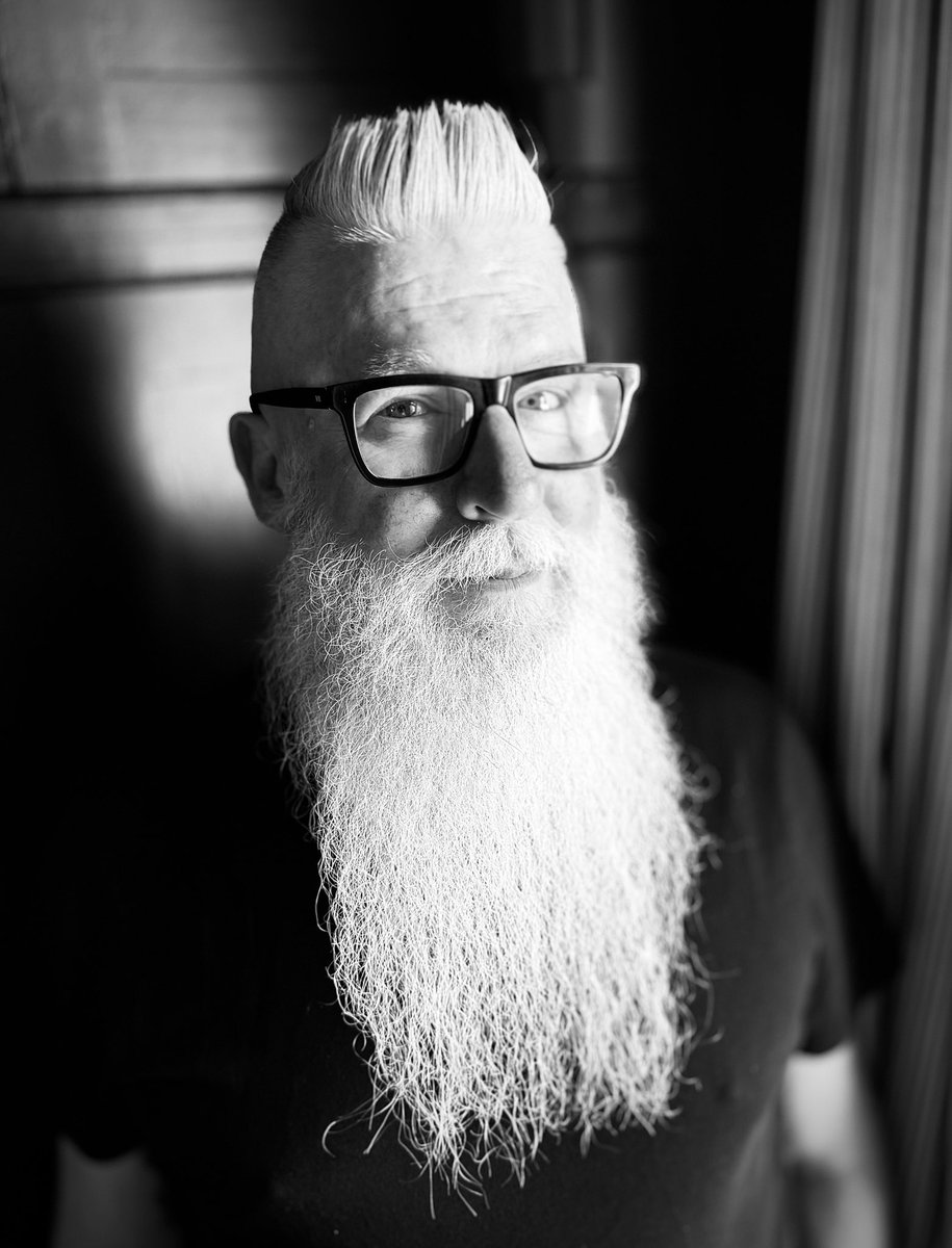 _domagius_'s tweet photo. •
Diary #3201: Don
http: //www.domagius.co.uk.diary
•
Lovely Headshot Comission for 'The' Don Lickley.🙏 https://t.co/Sb908BXGSg