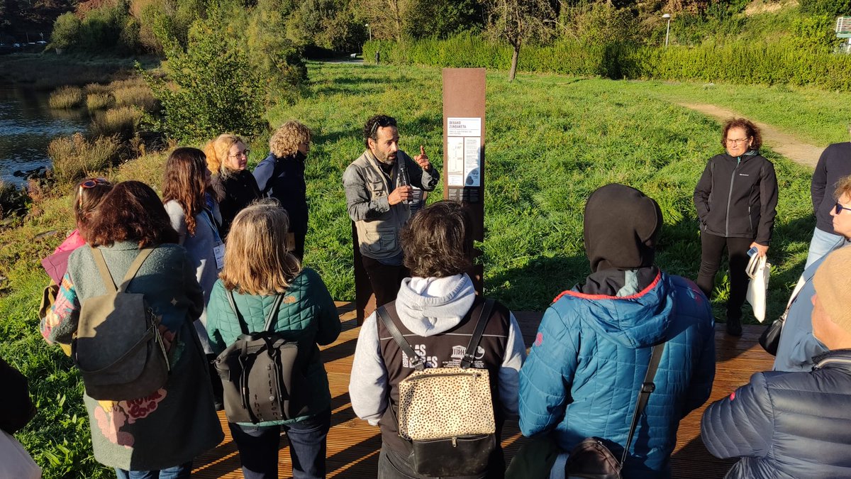 ¿Se habrán encontrado los participantes en el #congresoecoturismo24  con la rana patilarga en una de las excursiones a <a href="/geoparkea/">Geoparkea</a> (HAB, Mutriku, Zumaia...). Empieza la 2ª jornada!

<a href="/CongresoEcotur/">Congreso Ecoturismo</a>
<a href="/SoyEcoturista/">Soy Ecoturista</a> <a href="/Basquetour_eus/">Basquetour</a> <a href="/GipuzkoaTurismo/">MUY Gipuzkoa San Sebastian</a> <a href="/minturgob/">Ministerio de Industria y Turismo</a> <a href="/Turespana_/">Turespaña Oficial</a> <a href="/oapngob/">Parques Nacionales (OAPN)</a>