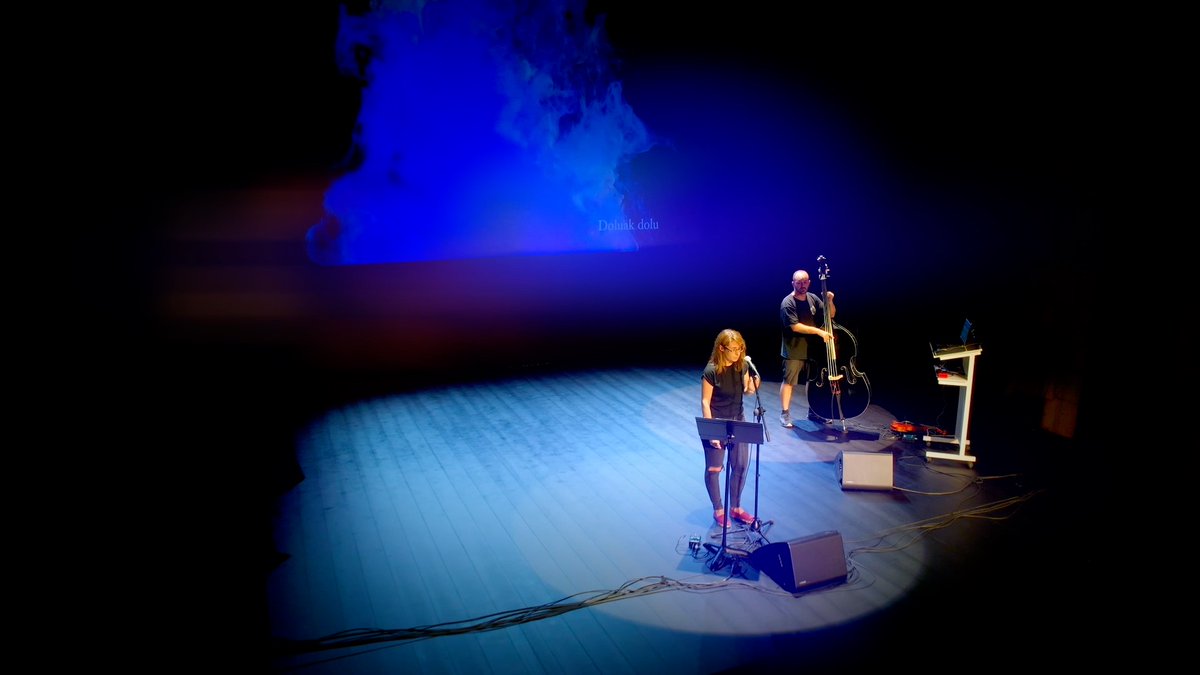 Larunbateko programari amaiera emateko Manex Pagolak sortutako musikaren erritmoan Maddalen Arzallusen "Doluak dolu" bertso sorta izango dugu entzungai.