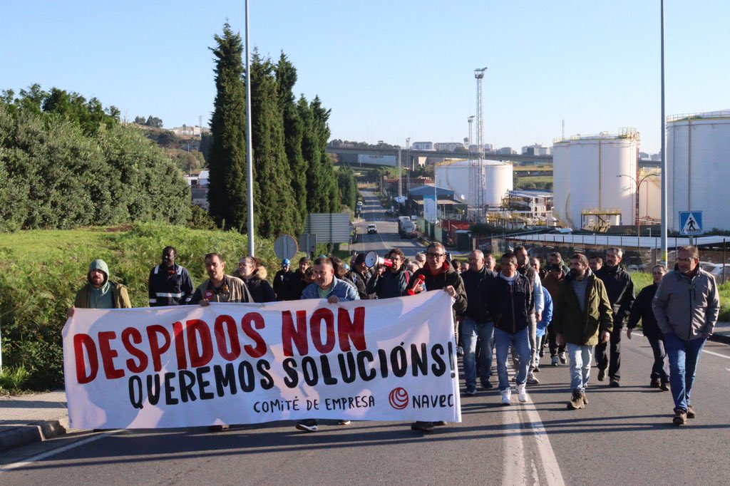 galizaCIG's tweet image. 📢 Despidos non, queremos solucións! 
💪 Terceiro día de loita dos traballadores e traballadoras de #Navec para exixir o cobro dos salarios e a continuidade dos empregos. 
👉Reclámanlle a #Repsol dilixencia para sacar un novo concurso e garantir así o dereito á subrogación.