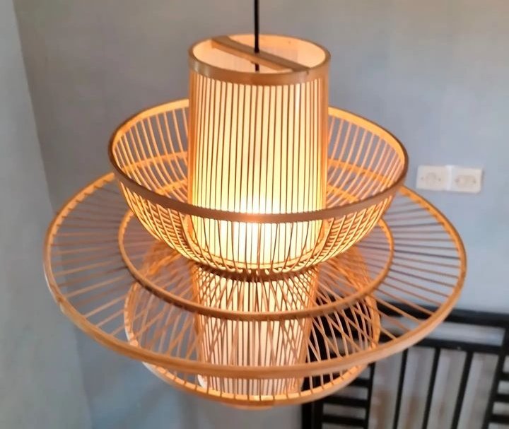 ClasicEquipment's tweet image. Some rustic soul for your home. Handcrafted with love and precision. 
Ksh 12,000 per pc.
0721275514.

#rusticlighting #rusticdecor #handmade #handwoven #naturalmaterials #naturalwovenlight #rustichomedecor #bamboolightfixture #bamboolamp #bamboolightshade #rattanpendantlight