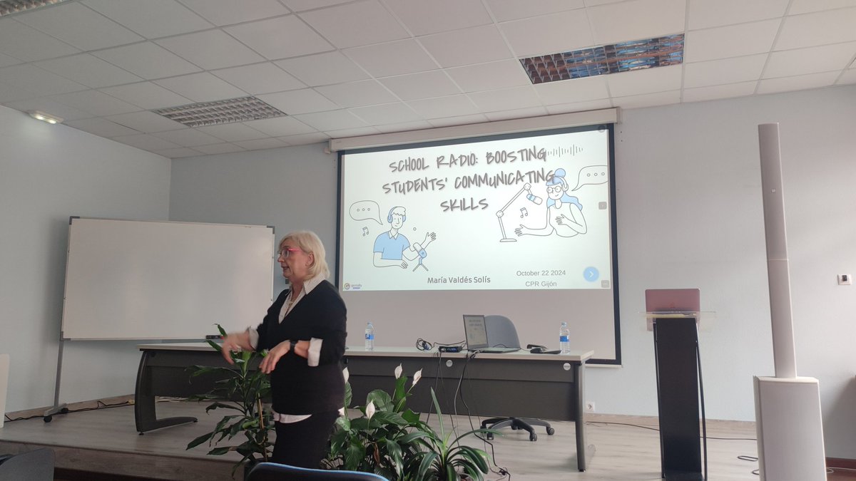 Gracias María Valdés Solís de <a href="/EOIOviedoEurope/">EOIOviedoEuropea</a> por tu presentación sobre #schoolradio para nuestras clases de English 👏👏 y a <a href="/melissavaldesv/">Melissa Valdes</a> por organizarlo <a href="/cprgijon/">cprgijon</a> 😎