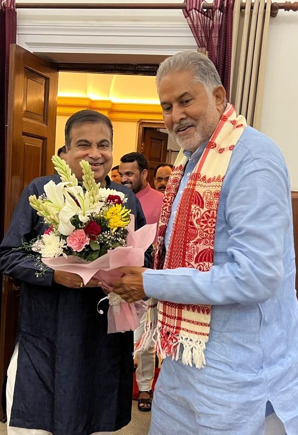 rbsharmabjp's tweet photo. आज केंद्रीय सड़क, परिवहन और राजमार्ग मंत्री आदरणीय श्री @nitin_gadkari जी के दिल्ली निवास पर शिष्टाचार भेंट कर दीपावली पर्व की शुभकामनाएं दी।

@BJP4India @BJP4Haryana https://t.co/AejQUBuoUV