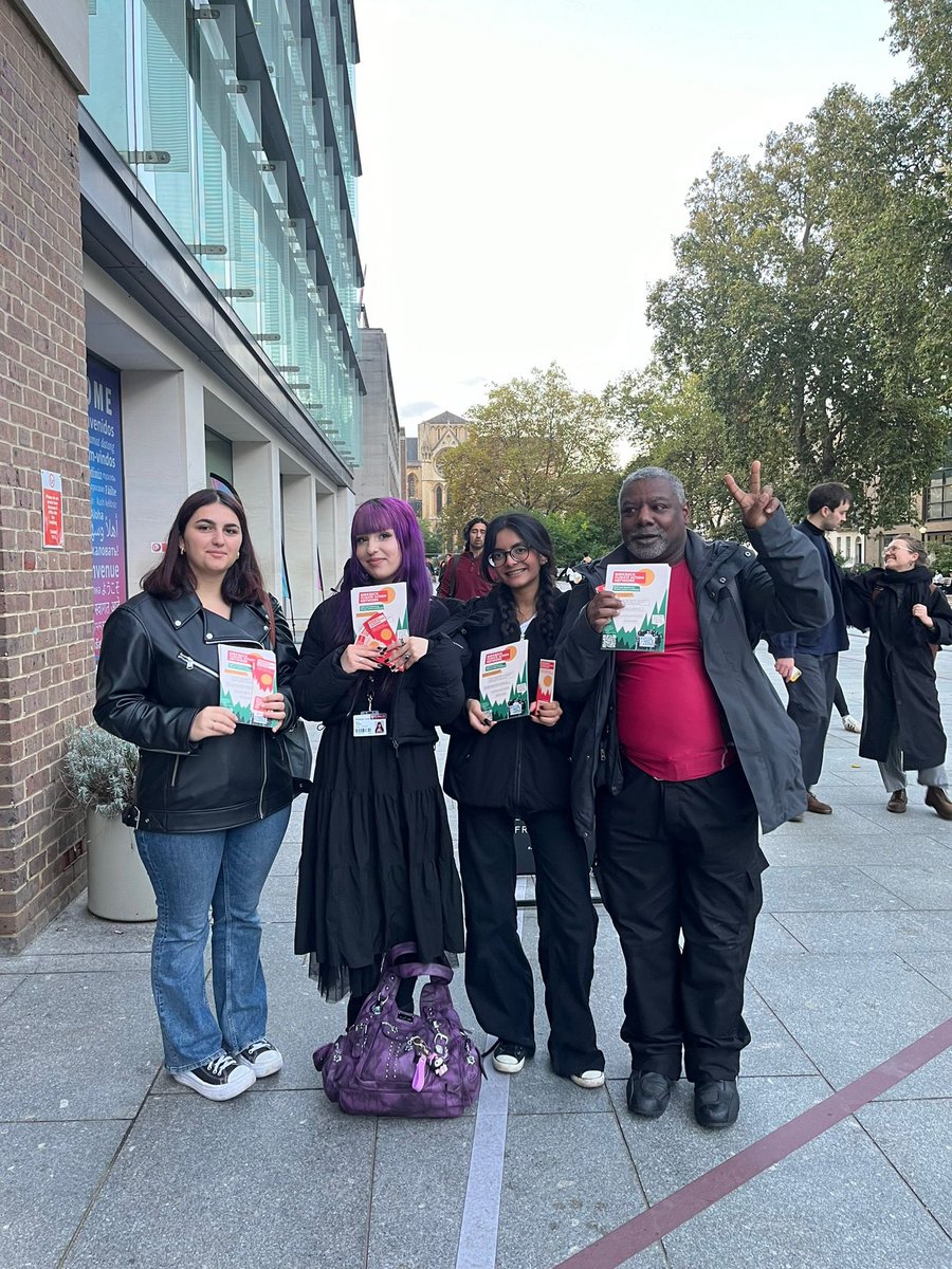 Birkbeck Climate Action Network (@divestbirkbeck) on Twitter photo Climate Action Network members old and new were ready to welcome students and staff arriving at Birkbeck last night with a smile and an invitation to do something amazing. Join us! 🌱
<a href="/peopleandplanet/">People & Planet</a> <a href="/BirkbeckUnion/">Birkbeck SU</a> Climate Action Network members old and new were ready to welcome students and staff arriving at Birkbeck last night with a smile and an invitation to do something amazing. Join us! 🌱
<a href="/peopleandplanet/">People & Planet</a> <a href="/BirkbeckUnion/">Birkbeck SU</a>