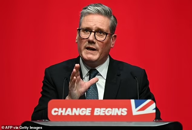 MarioNawfal's tweet image. 🚨🇺🇸🇬🇧 TRUMP ACCUSES UK LABOUR PARTY OF ELECTION INTERFERENCE

Trump's campaign accused them of "blatant foreign interference" in the election after its volunteers traveled to America to support Kamala's campaign. 

They filed a complaint with the Federal Election Commission,