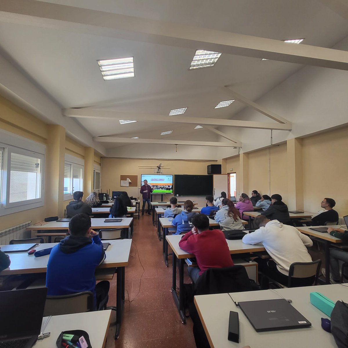 EdigitalZafra's tweet image. El lunes 21 de octubre, fuimos al IES Cristo del Rosario para realizar una sesión interactiva "Fomento de las Vocaciones en Empleos Tecnológicos y Emergentes", por la CodeWeek.@EsDigitalex @up_aupex @UPZafra
#EUCodeWeek #espaciosdigitalex2024 #codeweek2024 #codeweekextremadura