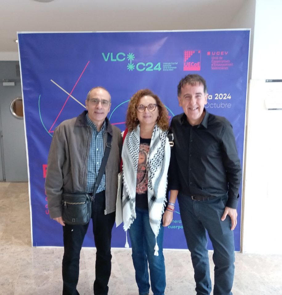 Assistim gustoses al XX Congrés estatal de Cooperatives d'ensenyament
<a href="/UECoE3/">UECoE</a> @ucev

Compartim bastants objectius i lluites.
