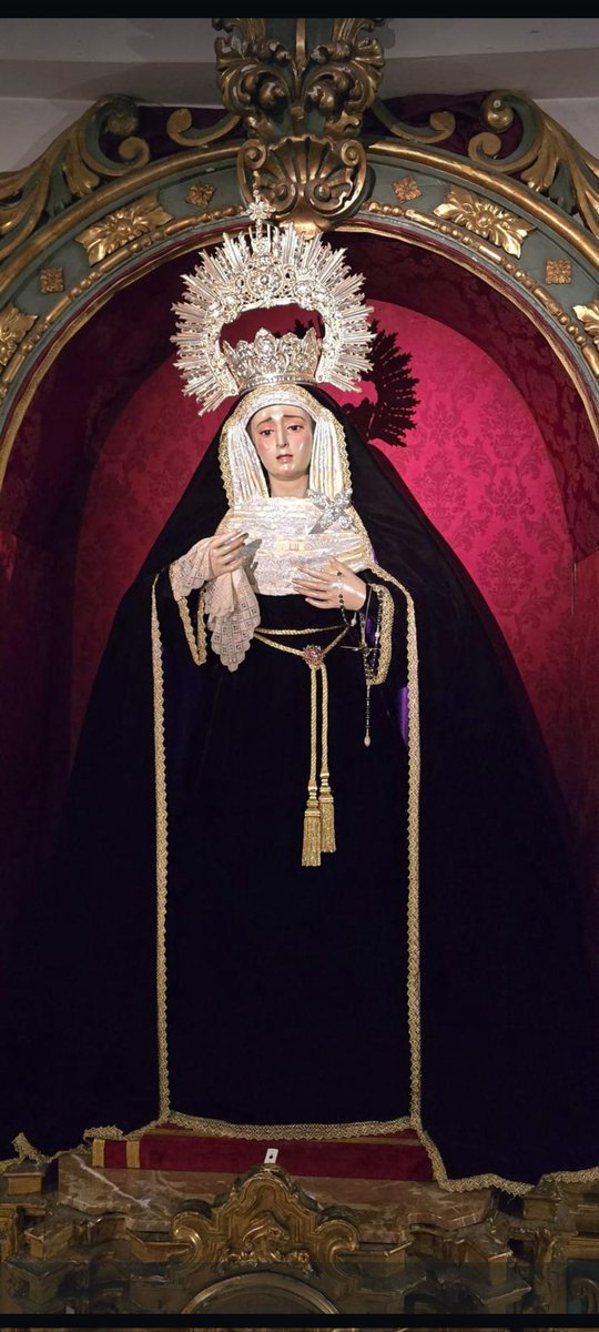 HermandadLoreto's tweet photo. Nuestra Señora de Loreto ya se encuentra ataviada de nuevo en su altar, para el próximo mes de Noviembre. https://t.co/1BYSCAjxmN