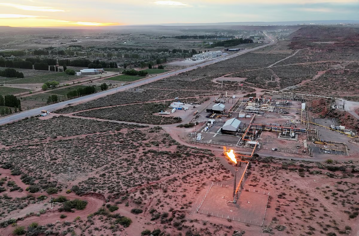 ARJourdan's tweet photo. In Argentina's Vaca Muerta shale lands, it's drill, baby, drill! (Or is it frack, baby, frack!) https://t.co/ZyFHKceIro @AlexRamiroV @ElianaRas https://t.co/MupvVCTYVj