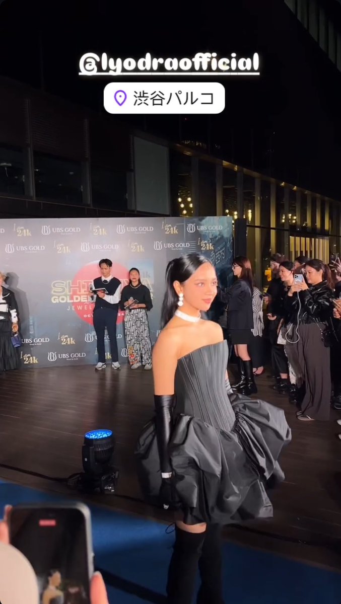 october 23, 2023 — catwalk di JFW
october 23, 2024 — catwalk di event UBS 🇯🇵

“persis setahun yang lalu~”