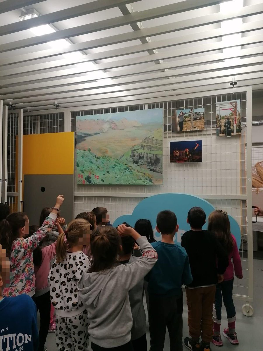 ceipsolardelcid's tweet photo. Los alumnos de 2º de primaria del @ceipsolardelcid visitaron ayer el @cabdeburgos (Centro de Arte Contemporáneo de Burgos).

Han conocido elementos artísticos sobre construcción, arquitectura y arte. 
Lo han pasado estupendamente. https://t.co/5Zb1iOlRh1