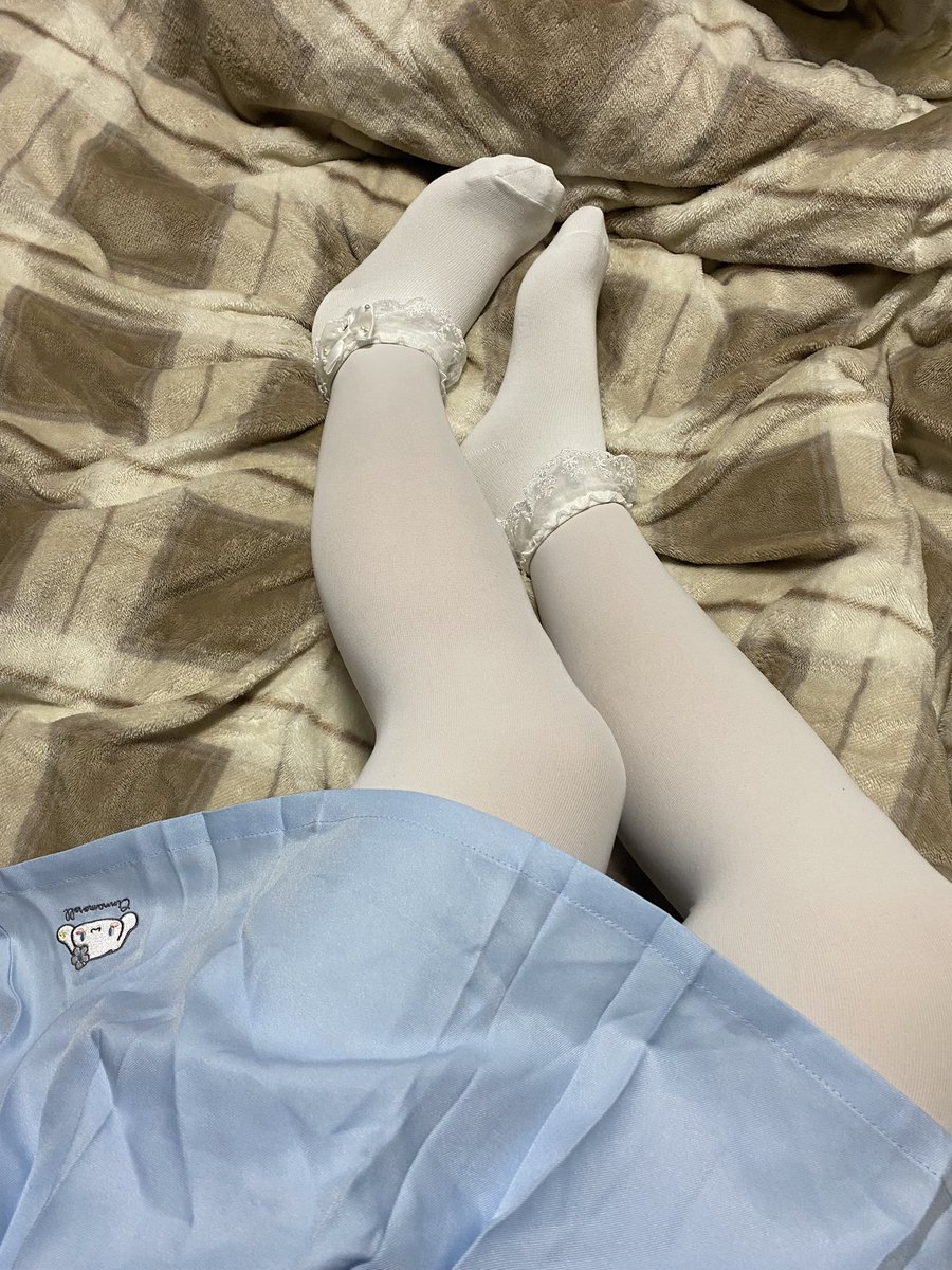 最近忙しくてなかなか投稿しておりませんでした、、
とりあえず久しぶりに履いた&amp;少し撮り溜めしたので不定期に投稿しますね！

#女装
#タイツ