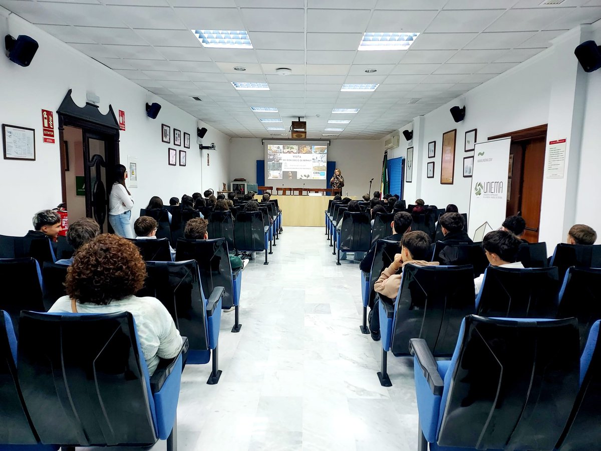 EscuelaMaderaER's tweet photo. El IES Don Diego de Bernuy nos visita a través del "Plan de Acción de la Estrategia Integral de Emprendimiento Educativo" del CADE #Benamejí, que busca fomentar la cultura emprendedora y mejorar el servicio a los centros educativos. #VenAlaEscuela https://t.co/MKocZmWVmf