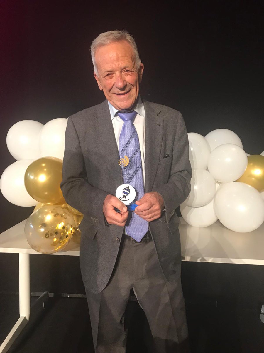 👏 ¡Enhorabuena a Luis Balbuena Castellano por recibir el #PremioEspiral 🏆 en la categoría especial de  Trayectoria Docente! 

Un reconocimiento más que merecido a su vida dedicada a la enseñanza. ¡Gracias por tu entrega e inspiración! 👨‍🏫✨  #EducaciónConValor