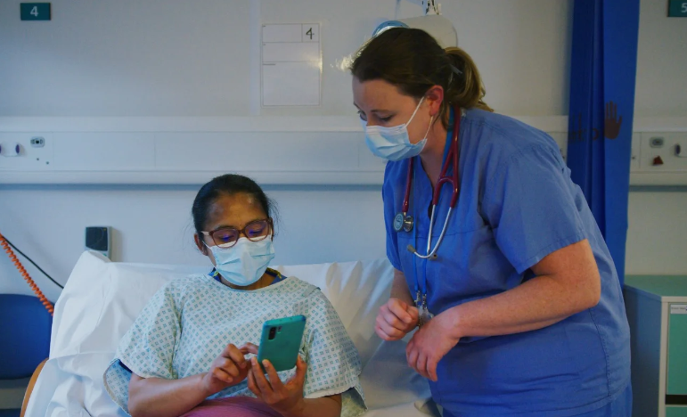 cardmedic's tweet photo. Pregnant people who can't speak English are 25x more likely to die in NHS #maternity care, reveals midwife @rowntree_maria, echoing reports from @CQCProf and @mbrrace. Communication gaps risk lives; the right support can change this. See how: https://t.co/BIrP5n1g4x #HealthEquity https://t.co/4R80uDnsxW