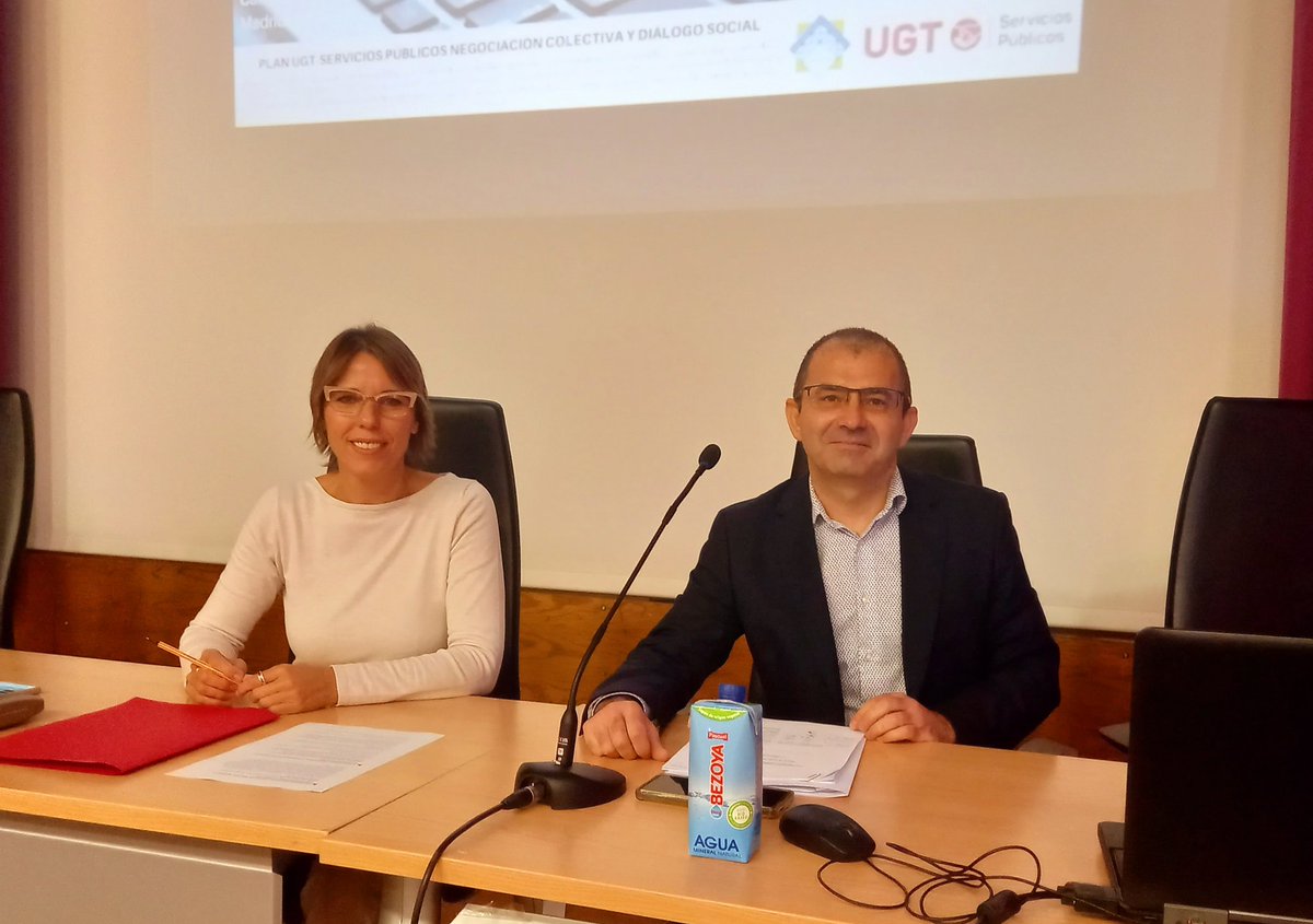 UGT_SP's tweet photo. Hoy hablamos del impacto de la digitalización en las Administraciones Públicas. Nuestro primer ponente es Ramón Galindo, doctor en derecho.

La digitalización debe ser entendida como una herramienta para mejorar la calidad de vida de la ciudadanía y la eficacia de la administración pública. Para lograrlo, es esencial que se implementen políticas que promuevan la formación, la transparencia y la participación, asegurando que la transformación digital sea un proceso inclusivo y equitativo.
