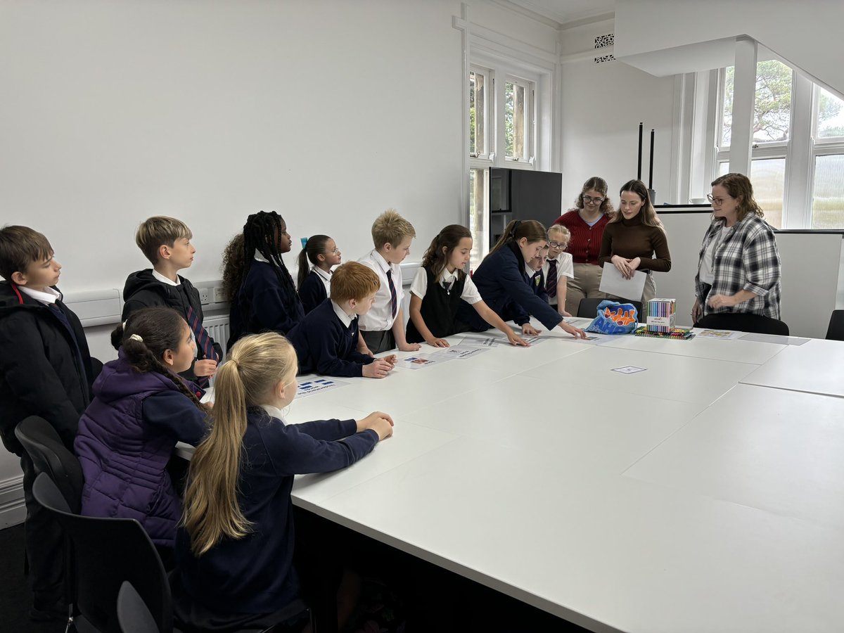 Helen Lewis tweet media