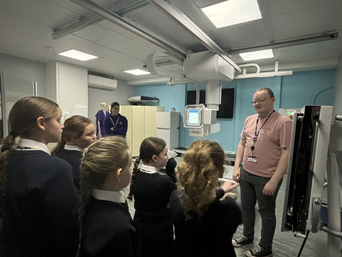 Helen Lewis tweet media