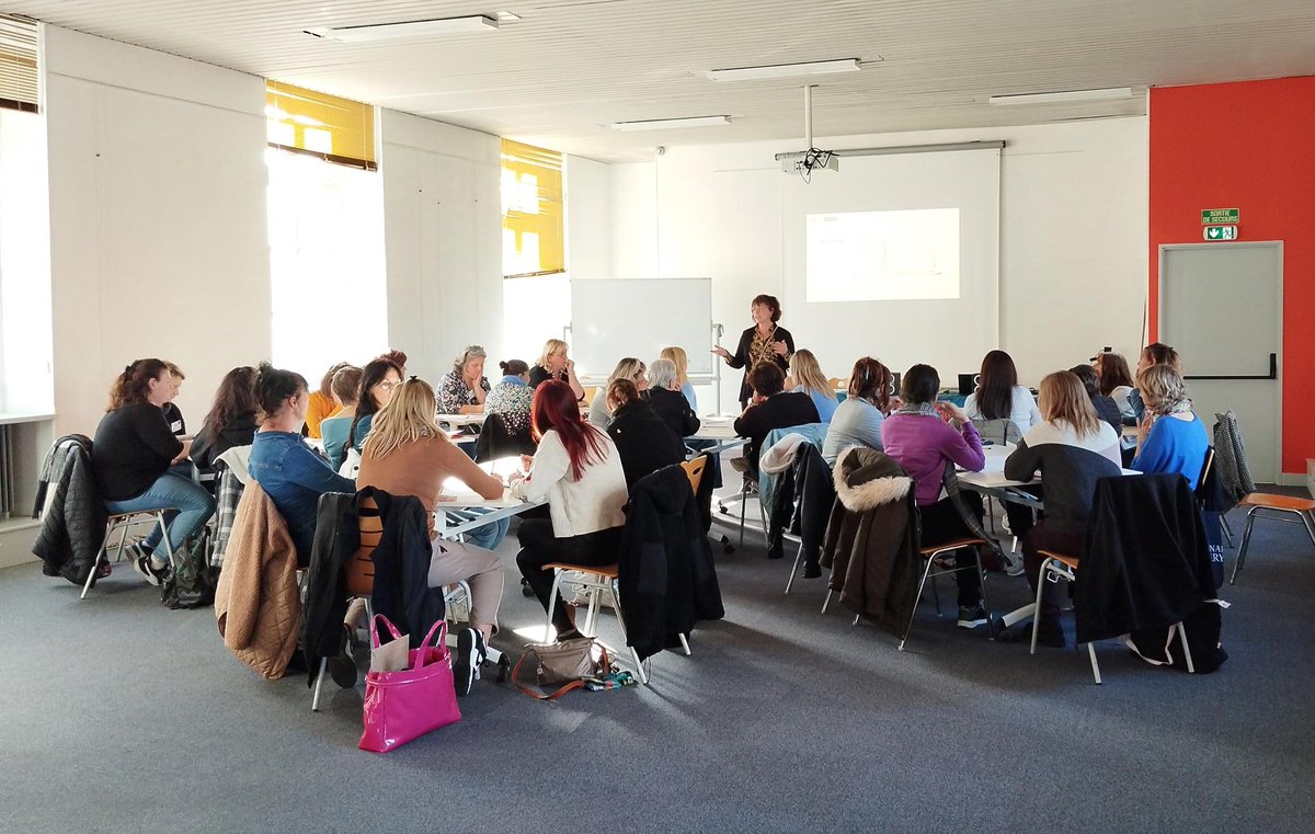 ChretienMyse's tweet image. 2eme journée de séminaire #ATSEM un travail autour du #sommeil à partir des travaux de S.Mazza @reseau_canope #réflexions #échanges #questions comment travailler PE/ATSEM/collectivités...et des ateliers, merci @OCCE52 et.merci @AggloChaumont