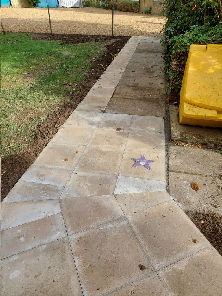 gib_arch's tweet photo. Delighted to have attended the inaugural CAU walk of fame dedication. No worthier recipient than @MarkKnight63 of #MustFarm fame

#Archaeology #TheFens https://t.co/rfdDWU6UQ0