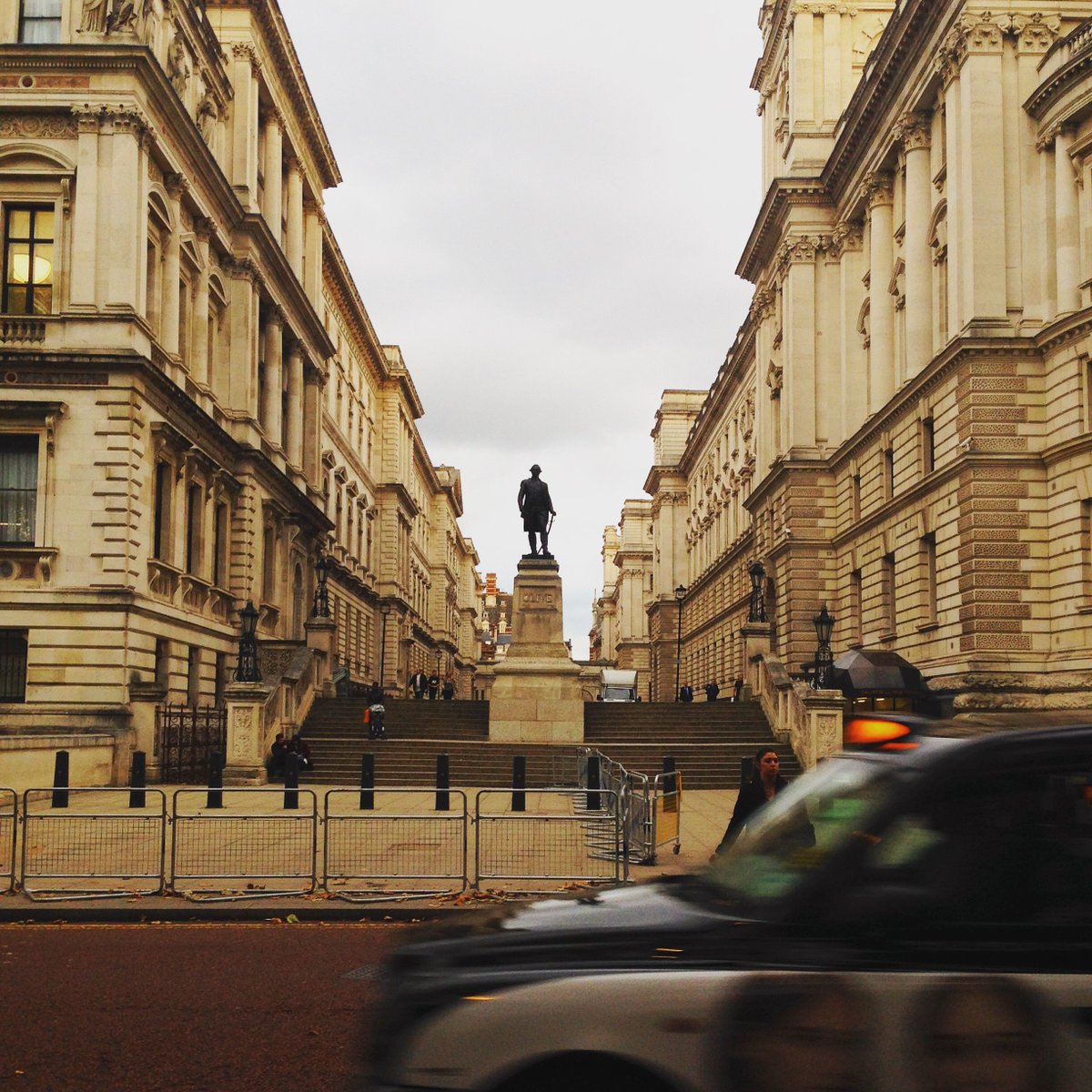 Omzlfc's tweet image. London during Autumn isn’t too bad
