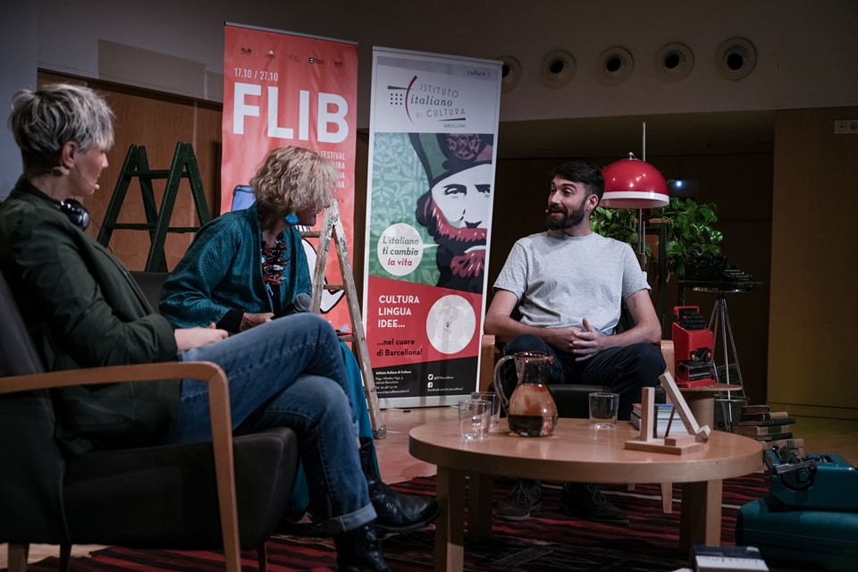 FLIBfestival's tweet photo. #FLIB2024 - GIORNO 3

Si è parlato di #normalità e #disabilità con @fab_acanfora e @MosconLilith, di classe operaia, #diritto al lavoro e in-giustizia sociale con #CosimoArgentina e #MartaSanz, e con @andreagenovart_ e #ClaudiaGrande dell' #identità precaria come il #lavoro. https://t.co/kAlnWEHszT