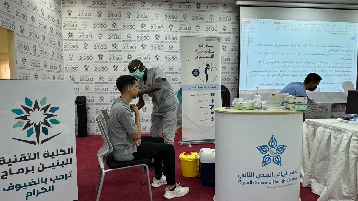 RUMAH_HOSPTTAL's tweet photo. محاضرة عن أضرار التدخين وتأثيره على صحة الطلاب ، قدمها أ. مبارك بن فايز ال عمران مدير مكتب الخدمة الاجتماعية بـ #مستشفى_رماح_العام
إضافة إلى حملة تطعيم ضد
#الانفلونزا_الموسمية لمنسوبي وطلاب كلية التقنية

#تجمع_الرياض_الصحي_الثاني https://t.co/taswaYWfIo