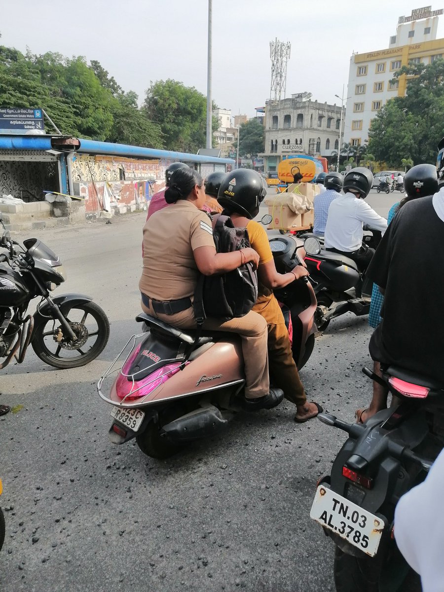 smohdfarook's tweet photo. The  police officer  without helmet drive  @ Anna Salai GOVERNMENT OMANDHUR HOSPITAL SIGNAL
time 15.:27
TN 23 CR 8359 https://t.co/pM3WHBGyzB