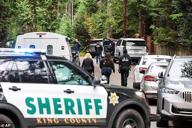 TrueCrimeUpdat's tweet photo. A 15-year-old boy allegedly killed five family members at their $2 million lakeside mansion in #FallCity, #Washington, about 30 miles east of #Seattle
Two adults & three young teens were found shot dead inside the home on Monday morning. One teenage girl survived after being shot twice & is in satisfactory condition at the hospital
The suspect was taken into custody without incident. Police have not released names or ages of the victims
The family was known in the area & the children were homeschooled. The suspect is expected to face first or second-degree murder charges
#RIP 🙏 #TrueCrime
Please share to spread awareness