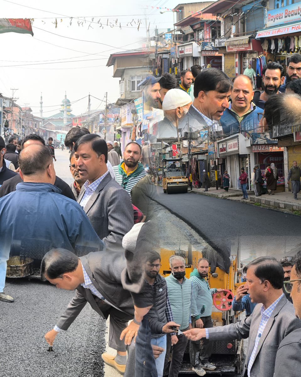 DioKulgam's tweet photo. The Chairperson of the District Development Council Kulgam, Mohd Afzal Parray today inspected the ongoing macadamization work at Main Town Kulgam today.
@diprjk @DDC_Kulgam @ddnewsSrinagar https://t.co/6JcQCbYkli