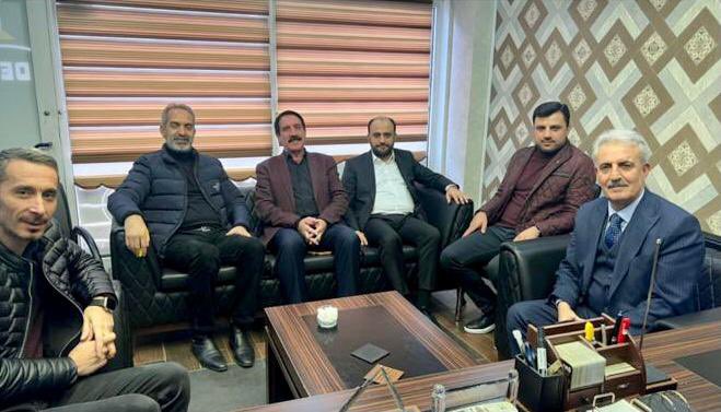 Yayın hayatına yeni ve iddialı bir şekilde başlayan BingölXHaber sitesi bürosunu ziyaret ederek başarı dileklerimizi ilettik. BingölxHaber Müdürü Serdar Kaan ve haber Koordinatörü Onur Demirağ’a sıcak ve samimi karşılamaları ve misafirperlikleri için yürekten teşekkür ederim.