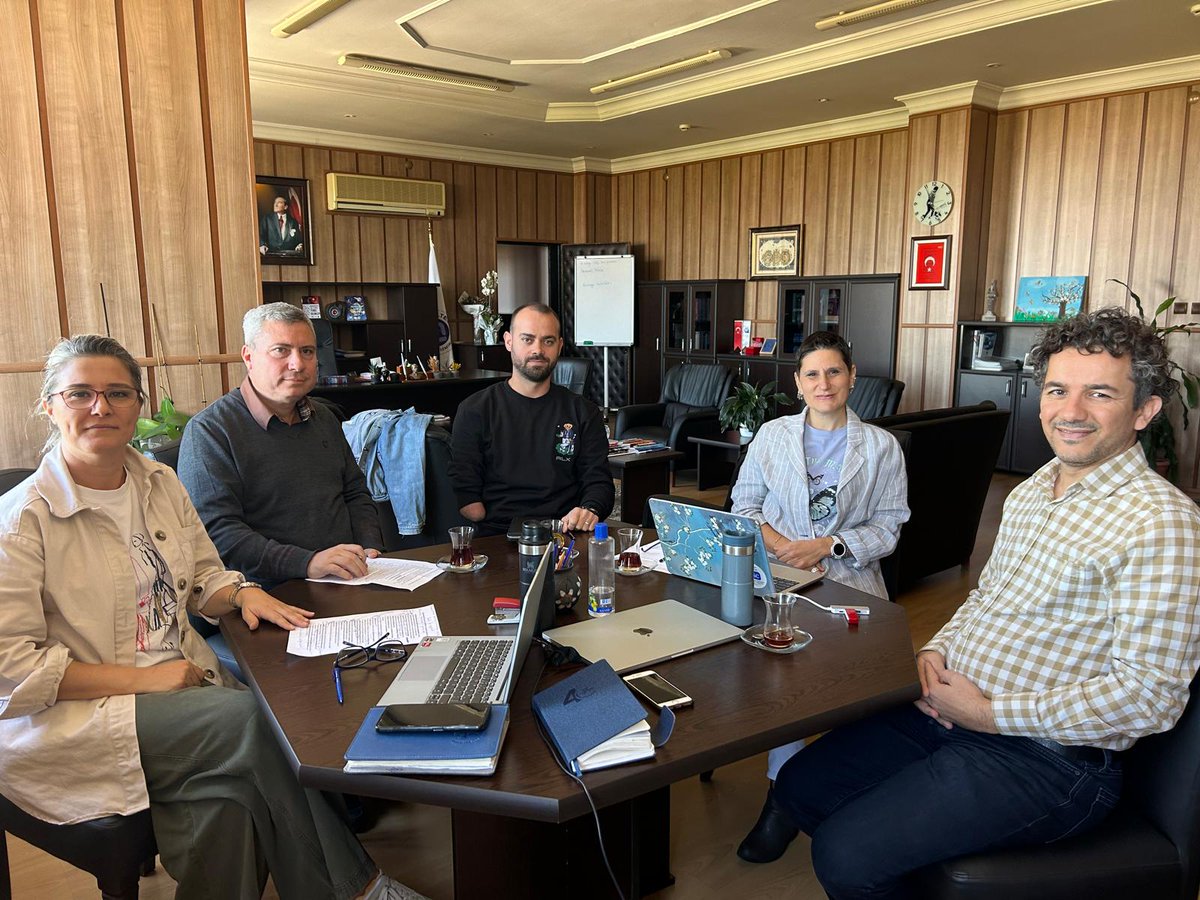 YÖK 2024-2025 Yılı Engelsiz Üniversite  Ödülleri Başvurularına hazırlık için <a href="/DEU_FenF/">DEÜ Fen Fakültesi</a>  Dekanımız Prof. Dr. Aylin ALIN , Dekan Yardımcılarımız Doç. Dr. H. Mine Antep ve Prof. Dr. Erol Vatansever ile ön hazırlık ve bilgilendirme toplantısı yaptık.  Çok verimli bir toplantı oldu.
