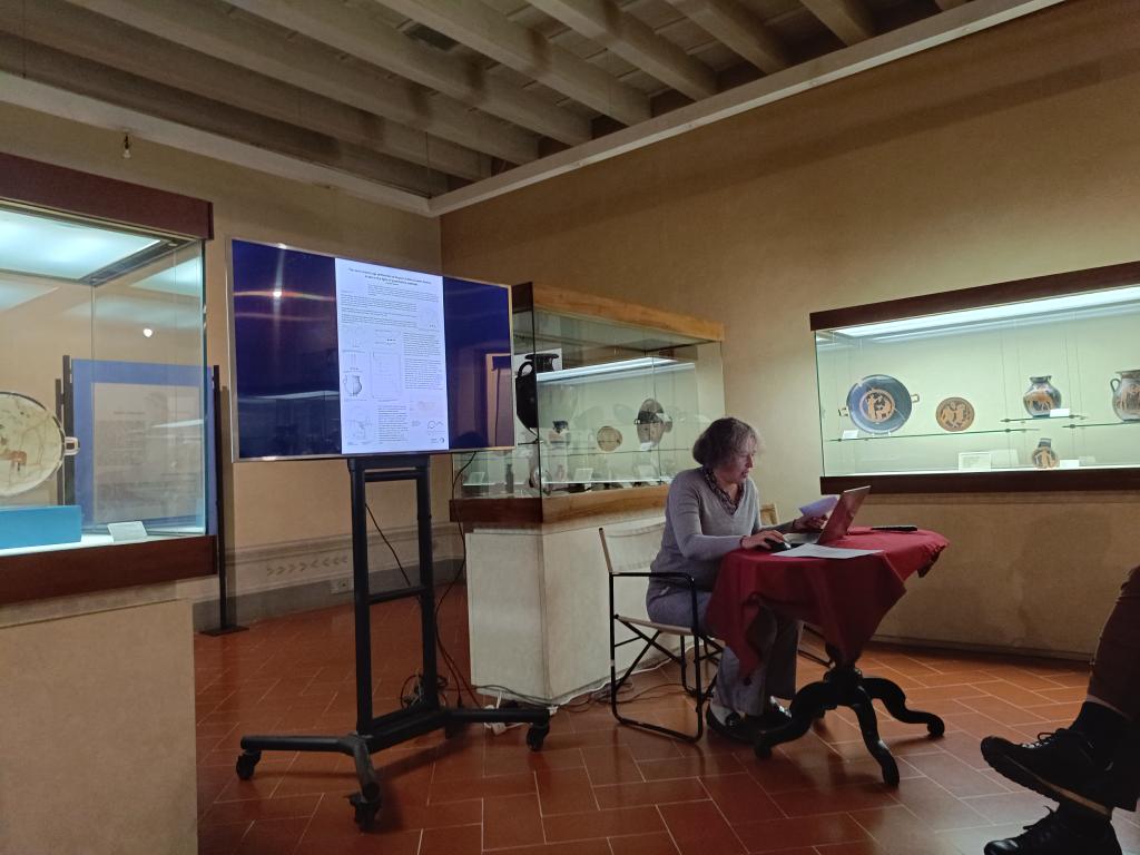 Next speaker is Elisabeth Rammer, talking about the Early Bronze Age site if Asparn-Scgletz (Lower Austria). #MetalAges2024 #UISPP