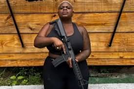 OrestesBrasil's tweet photo. Jojô Tadinha começa a ter prejuízos com seu posicionamento político de extrema-direita. 

Ela acreditava que iria ser acolhida pelo pessoal de extrema-direita, que a veriam como uma igual em um ambiente formado por racistas. https://t.co/KsNPcZszWa