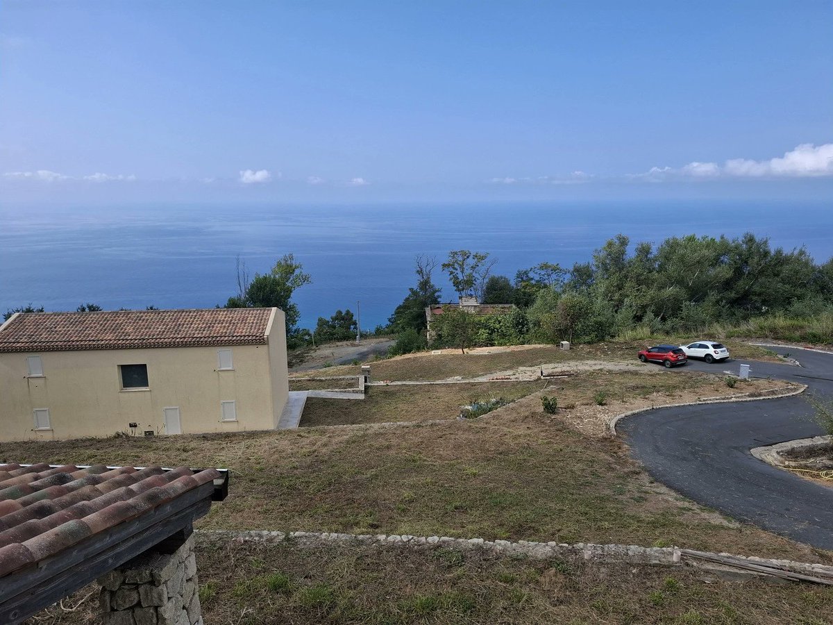italianhouses's tweet image. italianhousesforsale.com/property-in-it…
Located on the highest point of the hill, with spectacular sea views, panoramic detached villa in #Cetraro, 6km (12min) from the beach &amp;amp; 90min (88km) drive north of #Lamezia Terme airport. €220,000.
#italy #property #calabria #cosenza #luxury #luxuryhomes