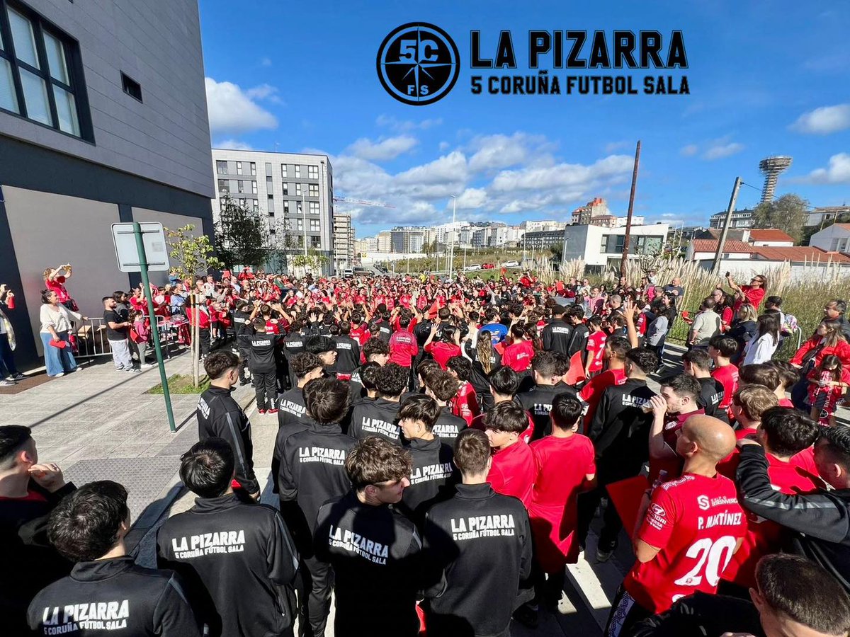𝑵𝑶𝑹𝑨𝑩𝑶𝑨 𝟓 𝑪𝑶𝑹𝑼𝑵̃𝑨 
O domingo pasado,  presentación do novo local do <a href="/5Corunafs/">5 CORUÑA FUTBOL SALA</a> , LA PIZARRA 
Presentación da bufanda do club, fabricada por nós en Sublimación.
Personalizamos o textil do club   En serigrafía (escudos,  etc...) e en vinilo textil (números e nomes).