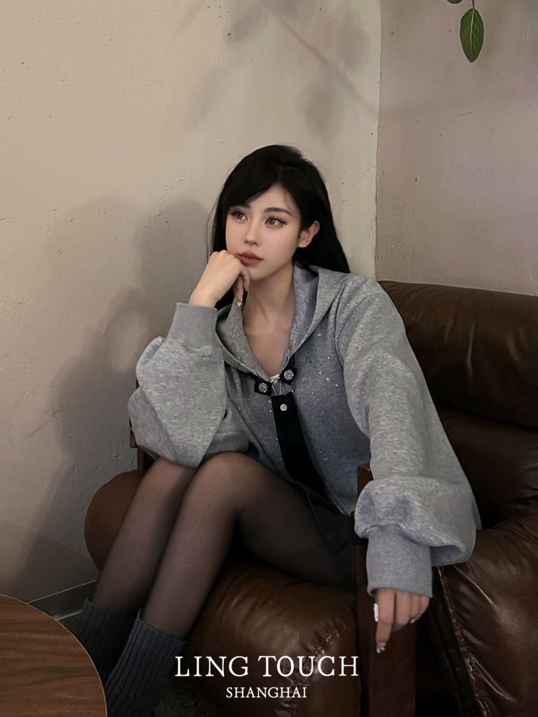 🍂卫衣➕丝袜的秋日叠穿
清透自然，获灵动轻盈之姿

#绫「极」云缎™3D无缝款
盈润清透，柔滑及心
直达选购📮https://t.co/CmGznQdZpy

#LingTouch #绫丝袜 #绫 #绫天猫旗舰店 #丝袜 #丝袜控 #パンスト #ストッキング https://t.co/N4kCmkfoKF