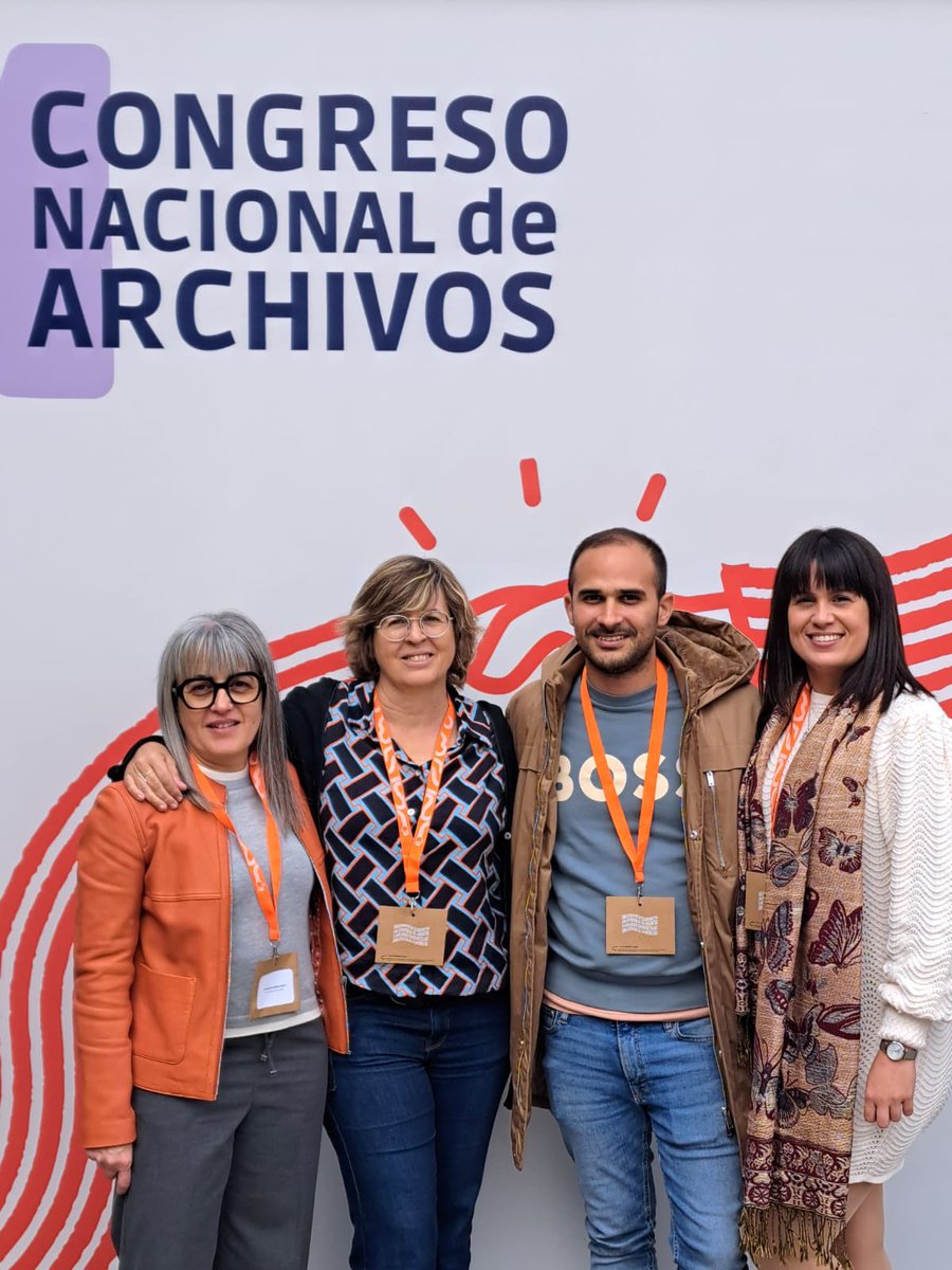 ArxiversSF's tweet photo. Buena parte de la Junta de Archiveros sin Fronteras presente en el I Congreso Nacional de Archivos de Pamplona/Iruña, aprovechando la ocasión para conocer los proyectos colaborativos tan interesantes que se llevan a cabo alrededor de todo el Estado. 
#1CNA @ArchivosEst https://t.co/Lm78J3vxT5