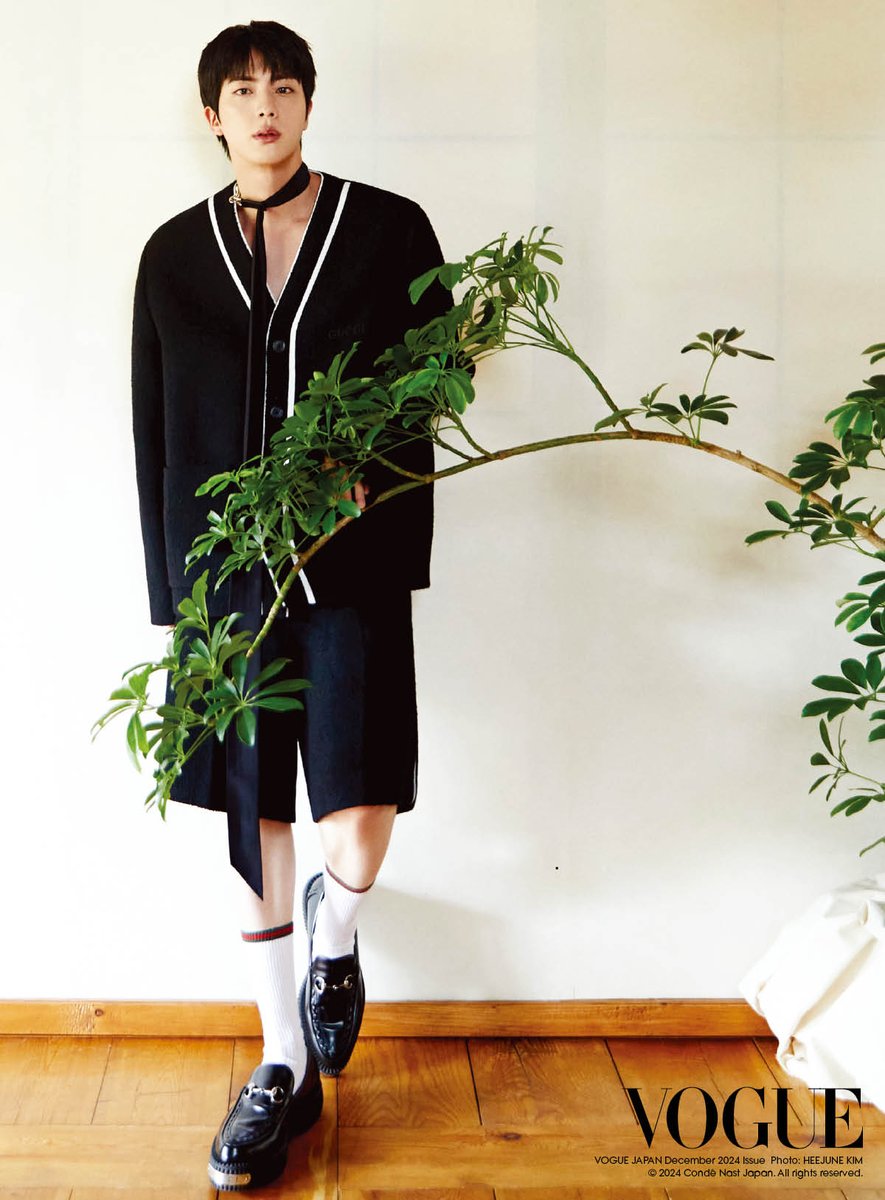 VOGUE JAPAN tweet media