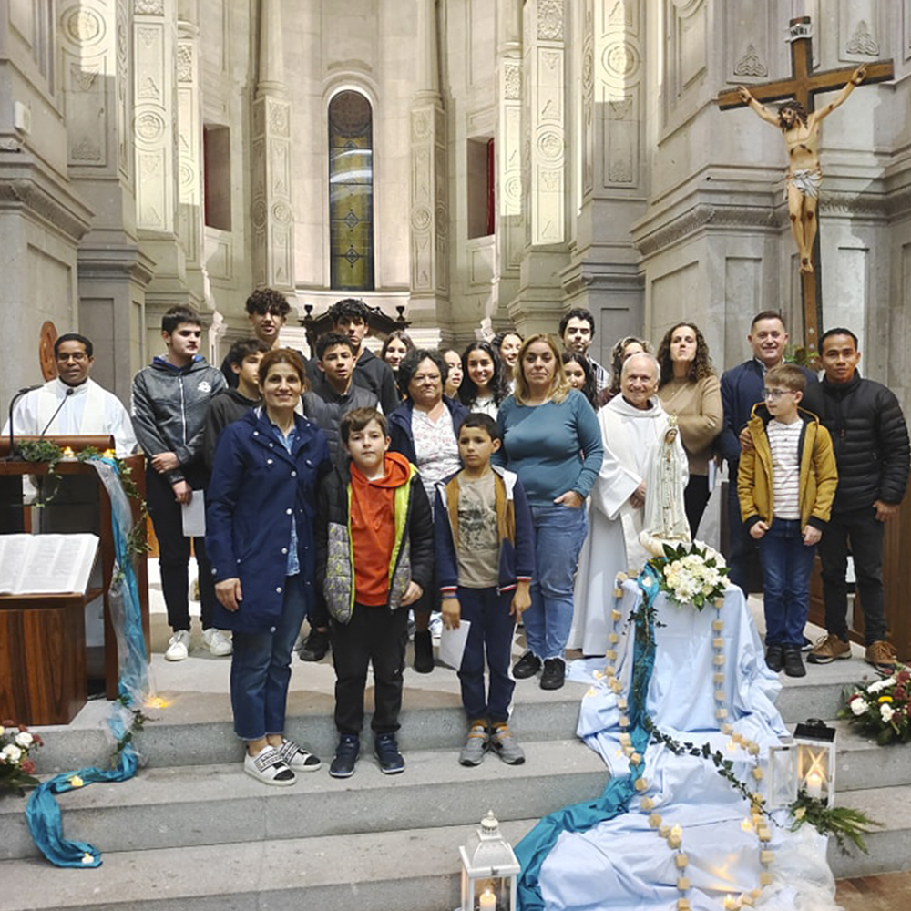A oração do Terço com as crianças a 18 de Outubro foi um enorme sucesso! Os primeiros números oficiais dizem que mais de 1.135.945 crianças rezaram pela paz em 150 países, um recorde absoluto.
Até agora, Portugal conta com 20.225 crianças inscritas 🙏

👉 fundacao-ais.pt/1MCRT2310