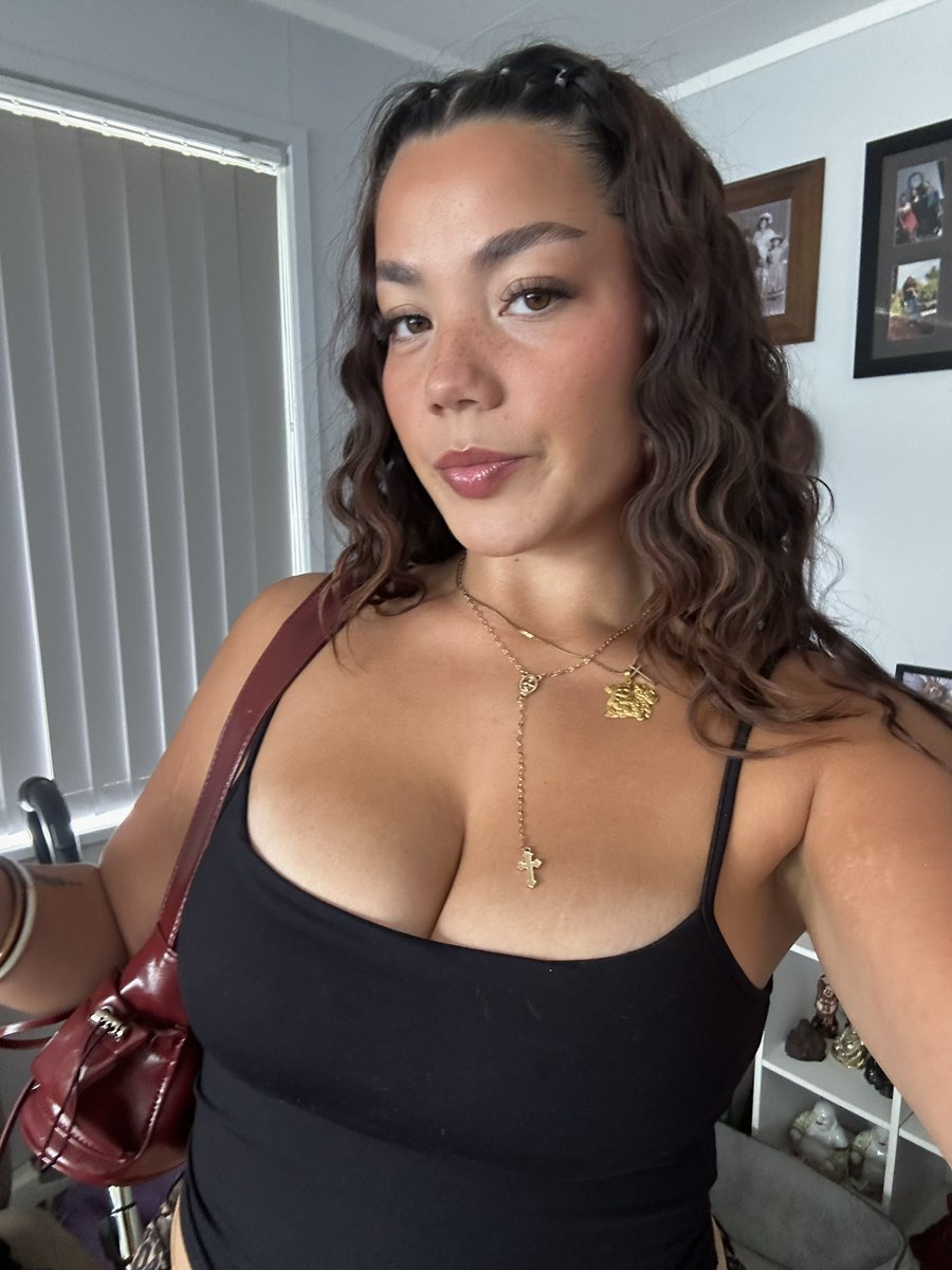 jayyne9's tweet image. thought i’d give u guys face 🤭