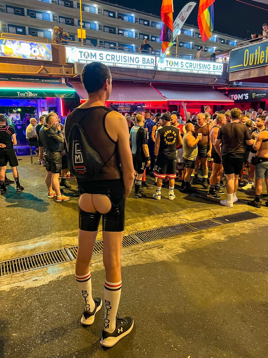 pupleo14's tweet photo. Fetish week in GC! https://t.co/6FG8N9CioB