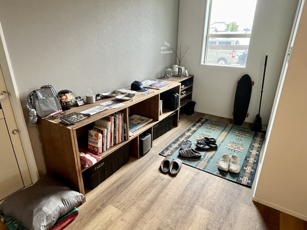 KOMORIP_com's tweet photo. 先日のモカ風味caféで森風美さんにRVパーク「Vanlife BASE」のオーナーさんを紹介して頂き、そちらにお泊まりさせて頂きました♫
九十九里浜のオシャレな空間で素敵な方達とバンライフについてお話しが出来て楽しかった〜✨
出会いに感謝です！
@vanlifebase99

#バンライフ旅2024年末 No.18
#RVパーク
10/4福岡県を出発
車中泊しながら車旅をしています☺︎