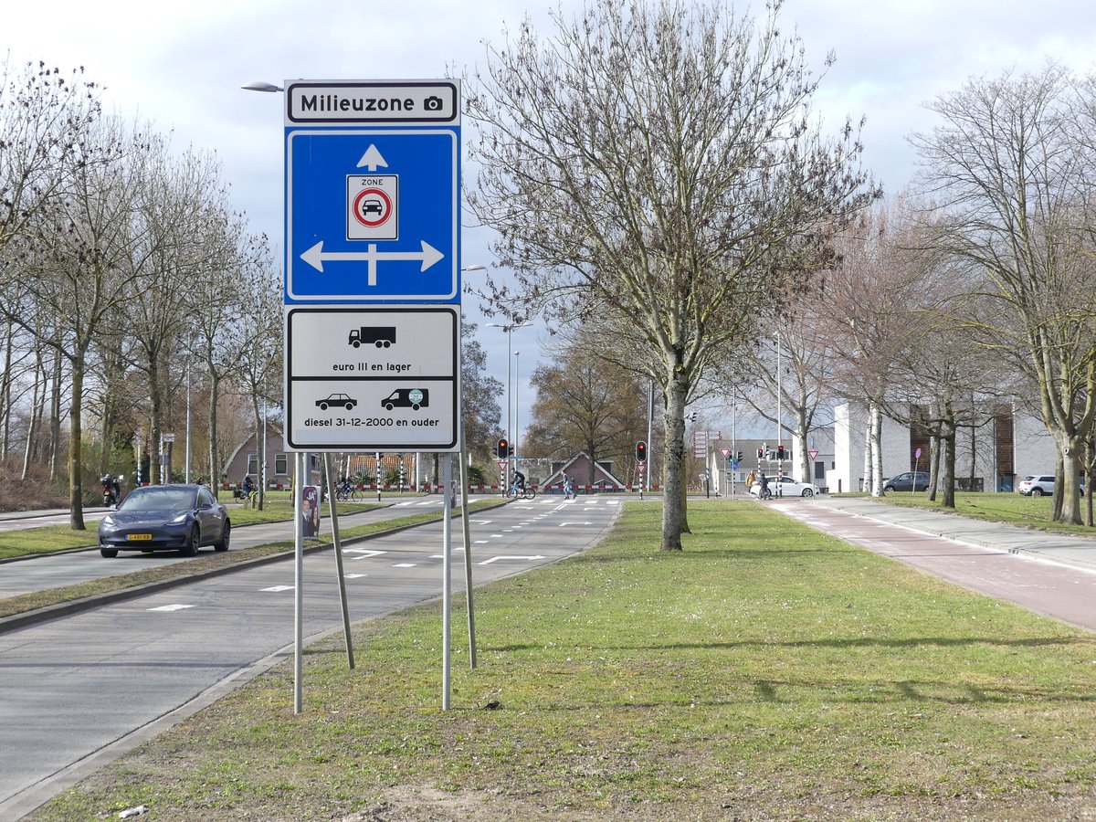 Gezamenlijke oproep richting politiek: ‘Zaai geen onrust rondom invoering zero-emissiezones' 🚛 Samen met 6 brancheorganisaties hebben we onze zorgen geuit over de politieke strijd over de #zeroemissiezones voor zakelijke bestelwagens en vrachtauto’s 

👉 bit.ly/40f8NE8